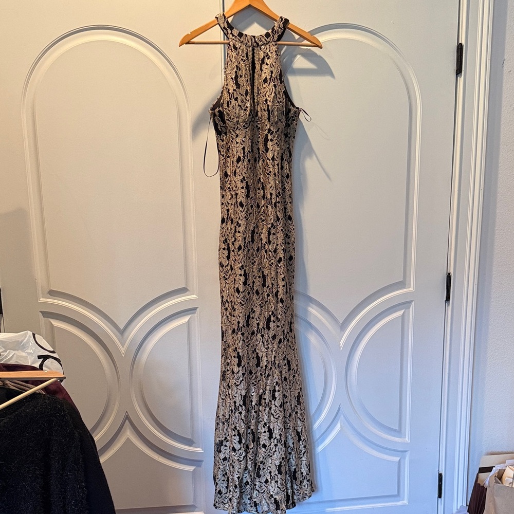 Chic Black and Cream Backless Lace Dress